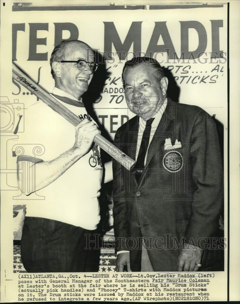 1971 Press Photo Lt. Governor Maddox and Maurice Coleman at Maddox&#39;s fair booth