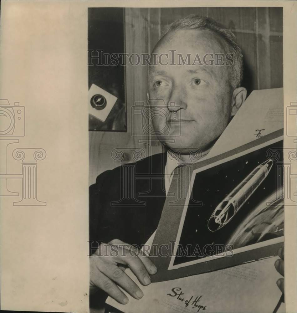 1961 Press Photo John M&#39;Connell holds drawing of peace satellite. - now19175
