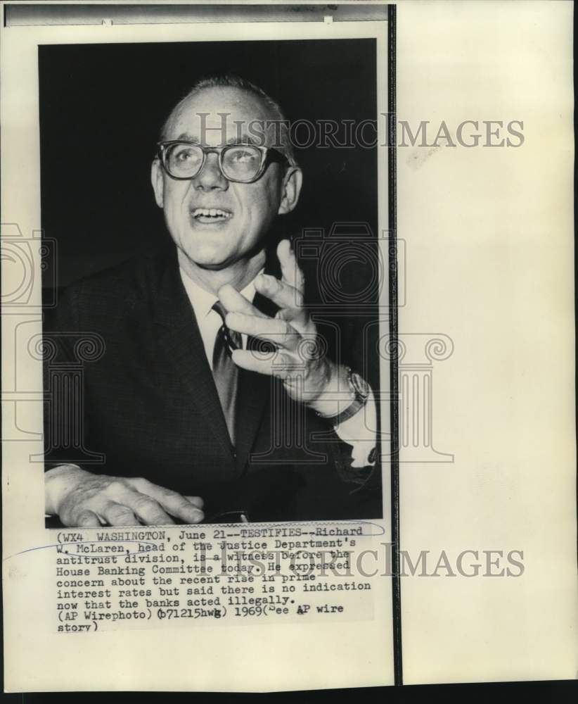 1969 Press Photo Richard McLaren, witness at House Banking Committee - now19334