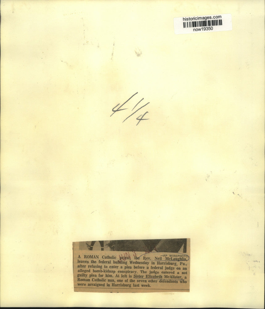 Press Photo Neil McLaughlin, Elizabeth McAlister leave federal building, Penn.