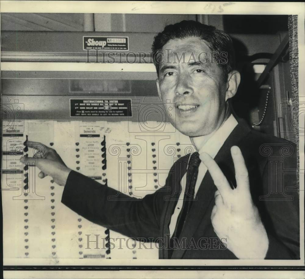 1968 Press Photo Senator John J. Marchi, Republican winner gives victory sign