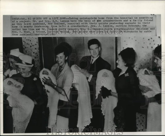 1965 Press Photo Mr. & Mrs. S.W. Lawson & others with quintuplets, New Zealand