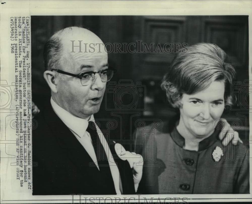 1968 Press Photo Mrs. Maddox shows off "Maddox for President" button