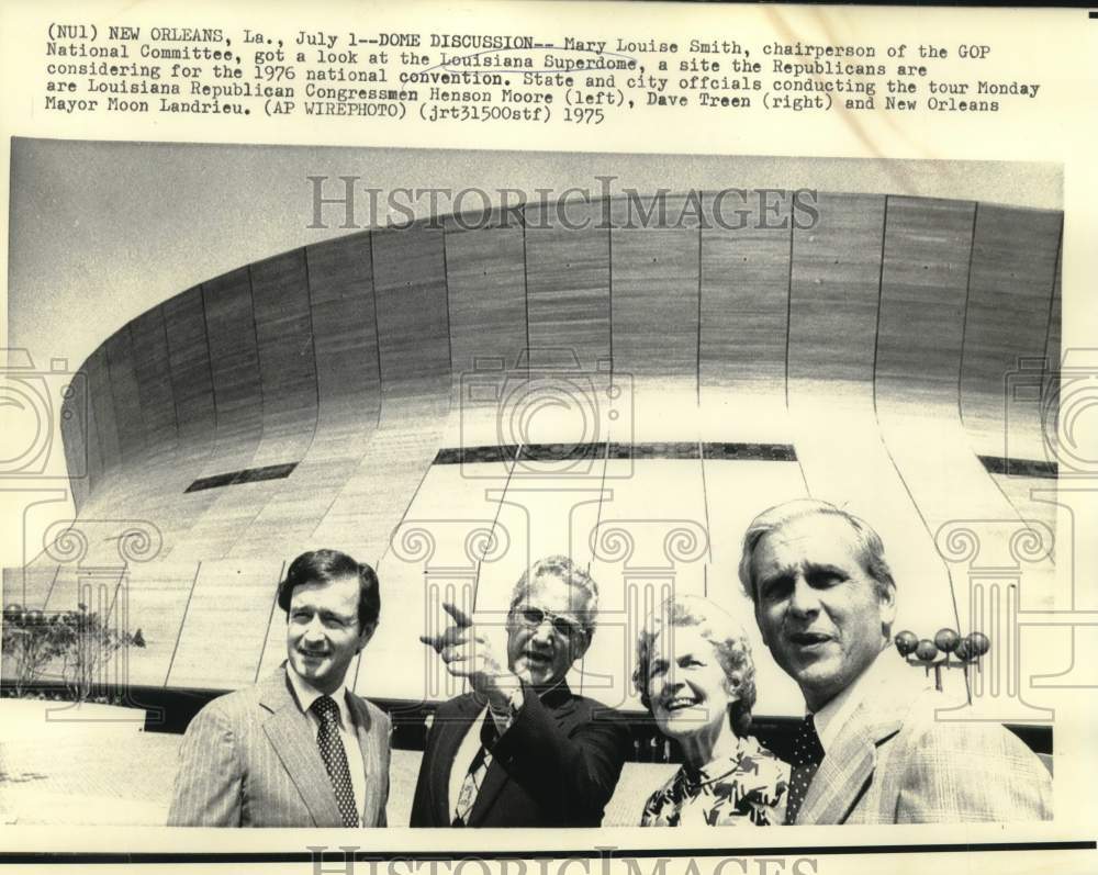 1975 Press Photo Political figures tour Louisiana Superdome - now19512