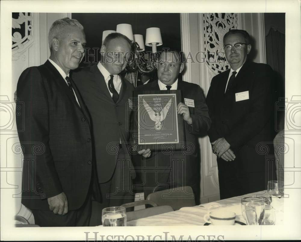 1965 Press Photo Wm. C. McNeal & others, safety award presentation, Illinois