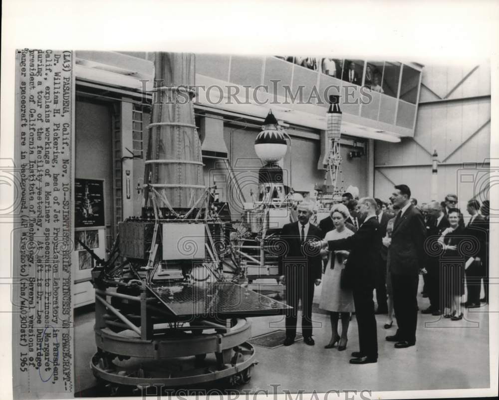1965 Press Photo Scientists brief Princess Margaret on spacecraft in California