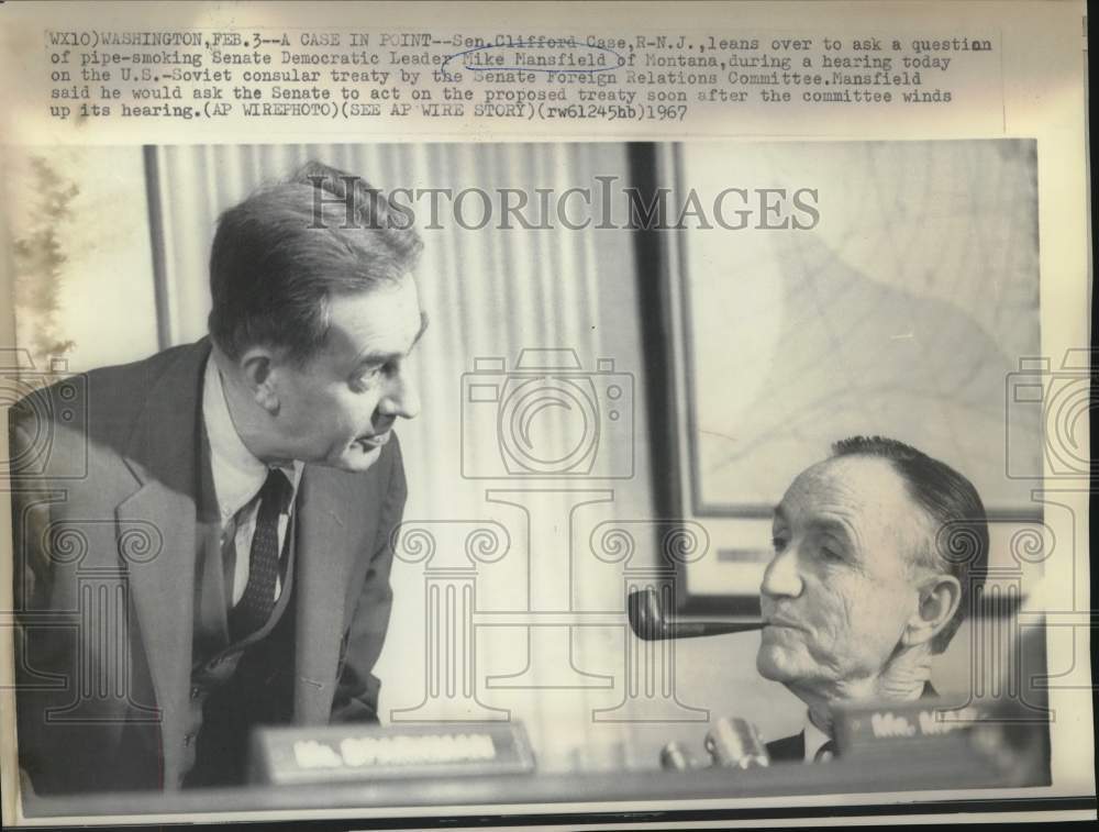 1967 Press Photo Senators Case and Mike Mansfield at US-Soviet consular treaty