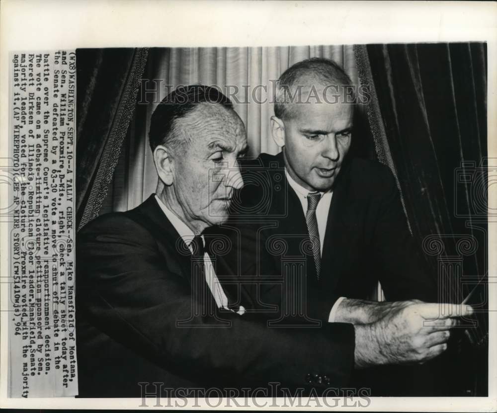 1964 Press Photo Senators Mike Mansfield and Proxmire check vote tally sheet