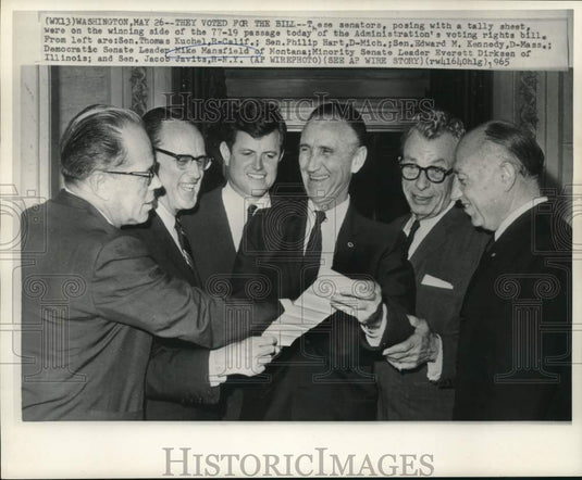 1965 Press Photo Senator Mike Mansfield and others pose with winning tally sheet
