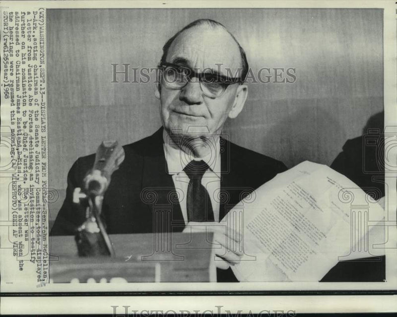 Load image into Gallery viewer, 1968 Press Photo Senator John McClellan displays letter from Abe Fortas
