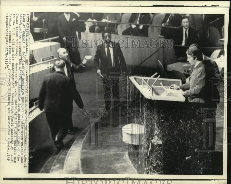 Load image into Gallery viewer, 1971 Press Photo Uninvited United Nations speaker Daniel McColgan at podium

