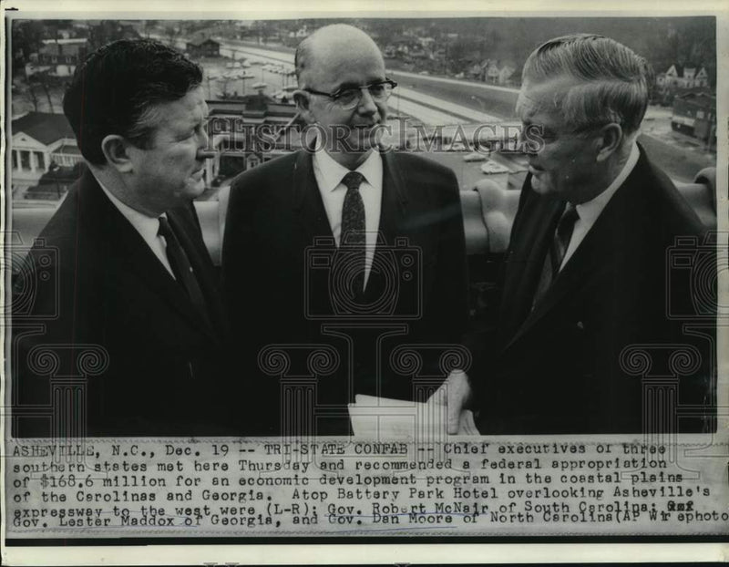 Load image into Gallery viewer, 1968 Press Photo Governor Maddox and other governors in tri-state confab
