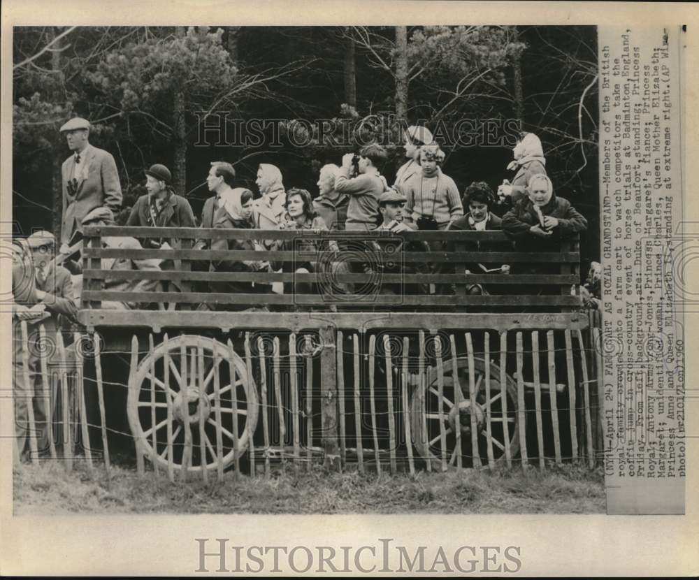 1960 Press Photo Members of British Royal Family crowded onto farm cart