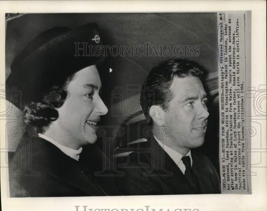 1964 Press Photo Princess Margaret and Lord Snowdon drive to Kensington Palace