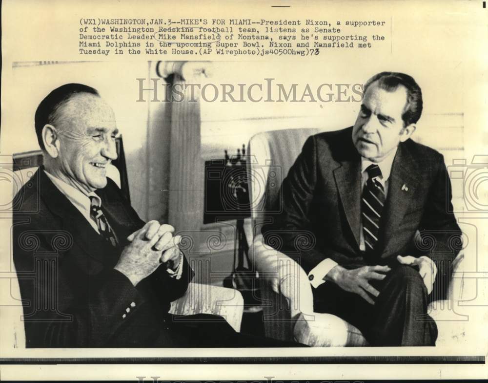 1973 Press Photo President Nixon and Senator Mansfield talk football
