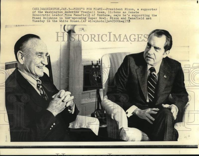 Load image into Gallery viewer, 1973 Press Photo President Nixon and Senator Mansfield talk football
