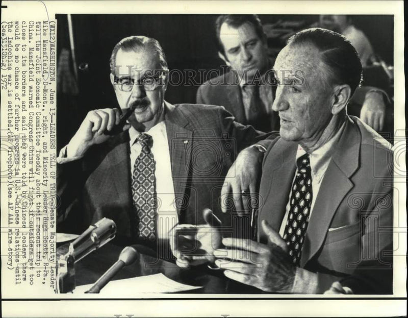 Load image into Gallery viewer, 1972 Press Photo Senators Mansfield and Scott at Joint Economic Committee
