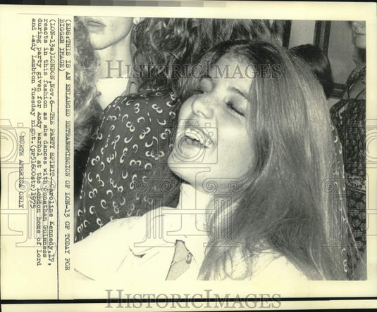 1975 Press Photo Caroline Kennedy in party spirit in London - now19953