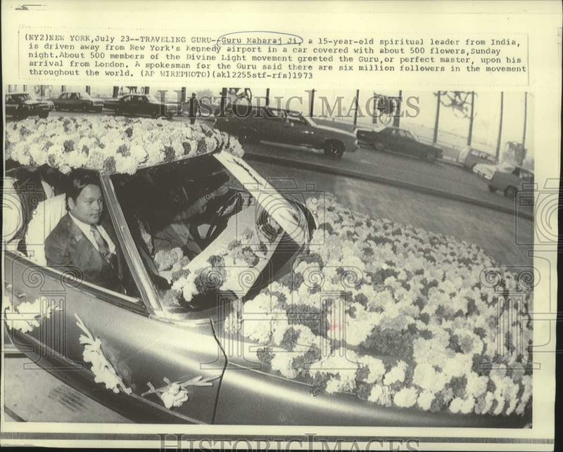 Load image into Gallery viewer, 1973 Press Photo India's Guru Maharaj Ji driven in flowered car from NY airport
