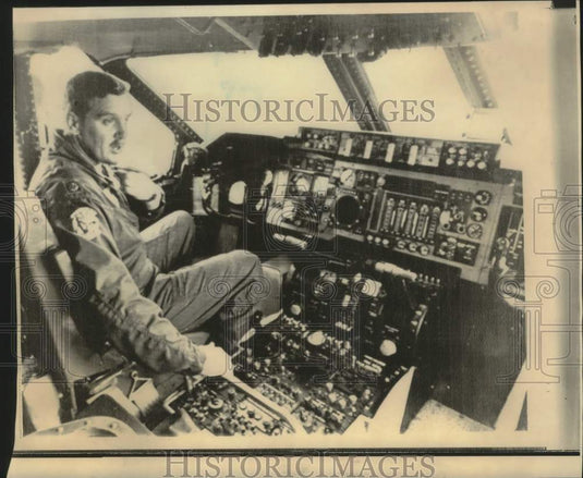 1973 Press Photo Major James Marrott at controls of Medivac Starlifter