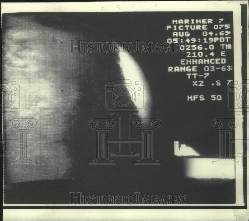 Load image into Gallery viewer, 1969 Press Photo Mariner 7's photo of far encounter series on Mars - now20134
