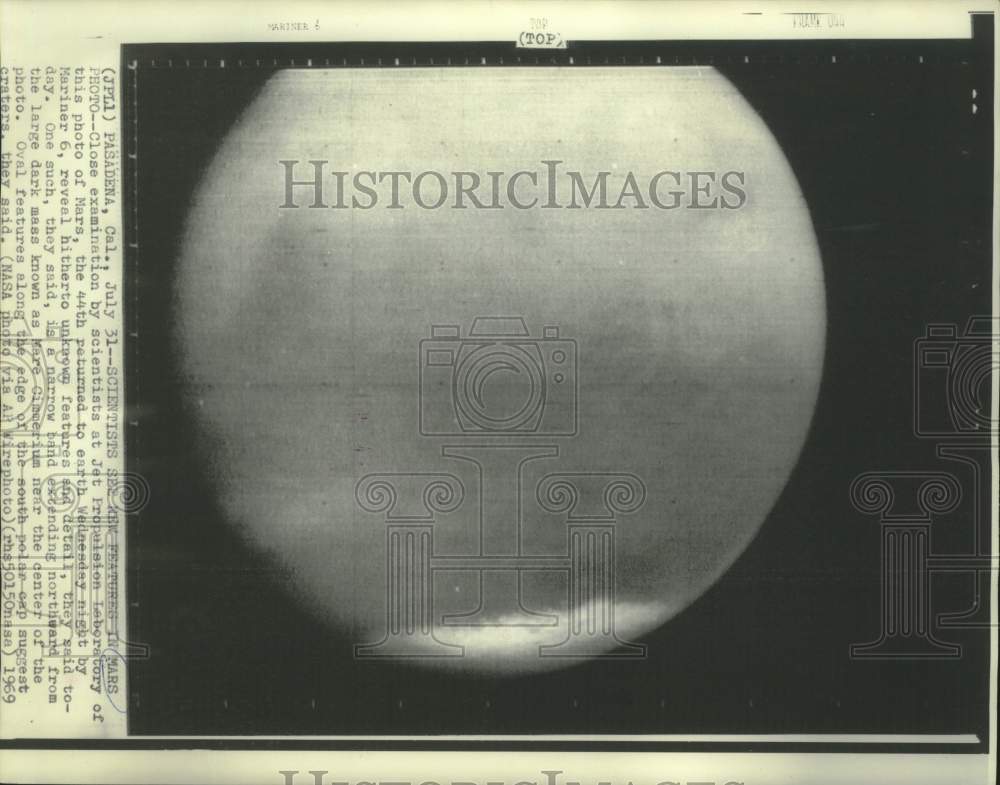 1969 Press Photo Scientists see features of Mars from Mariner 6 photo