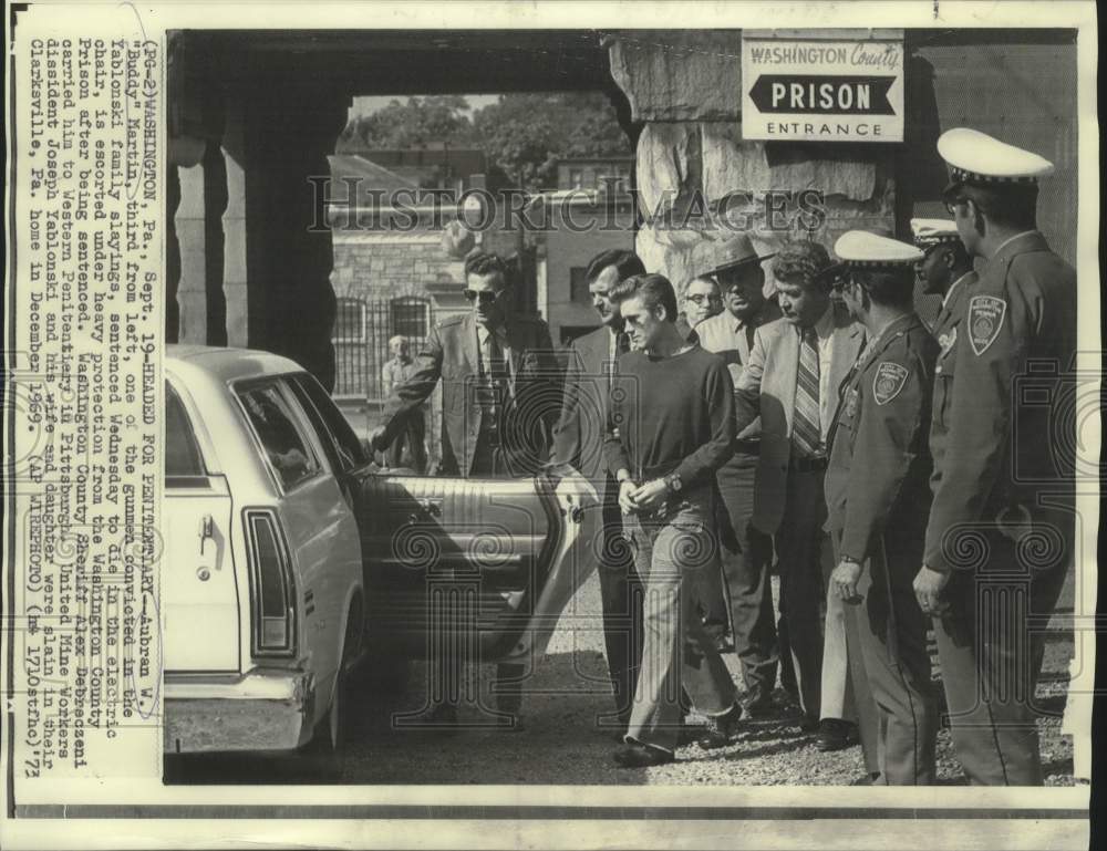 1973 Press Photo Convicted murderer Aubran Martin escorted to penitentiary