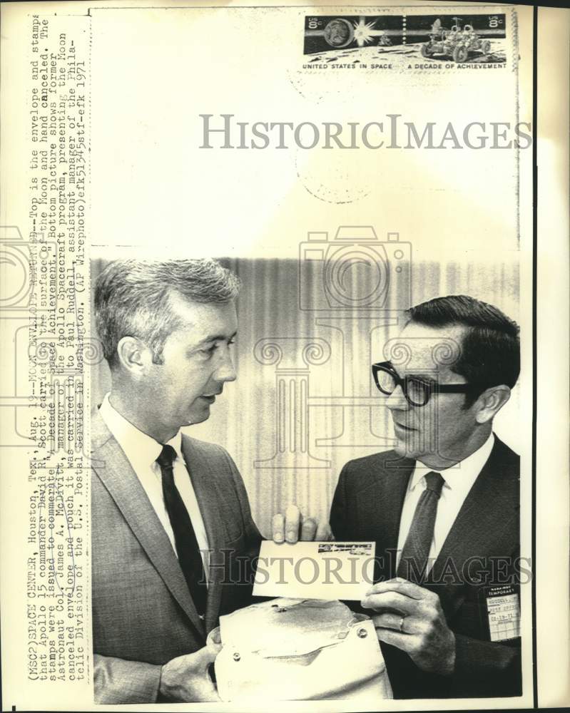 1971 Press Photo James McDivitt hands Moon canceled stamped envelope to Ruddell
