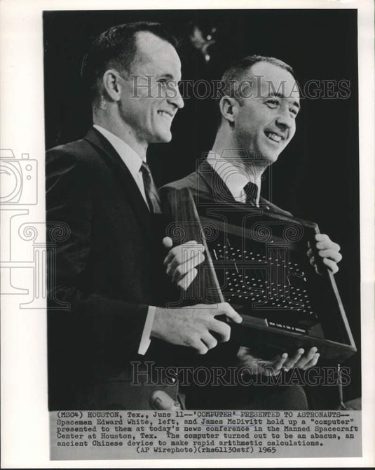 1965 Press Photo Astronauts Edward White and James McDivitt at news conference