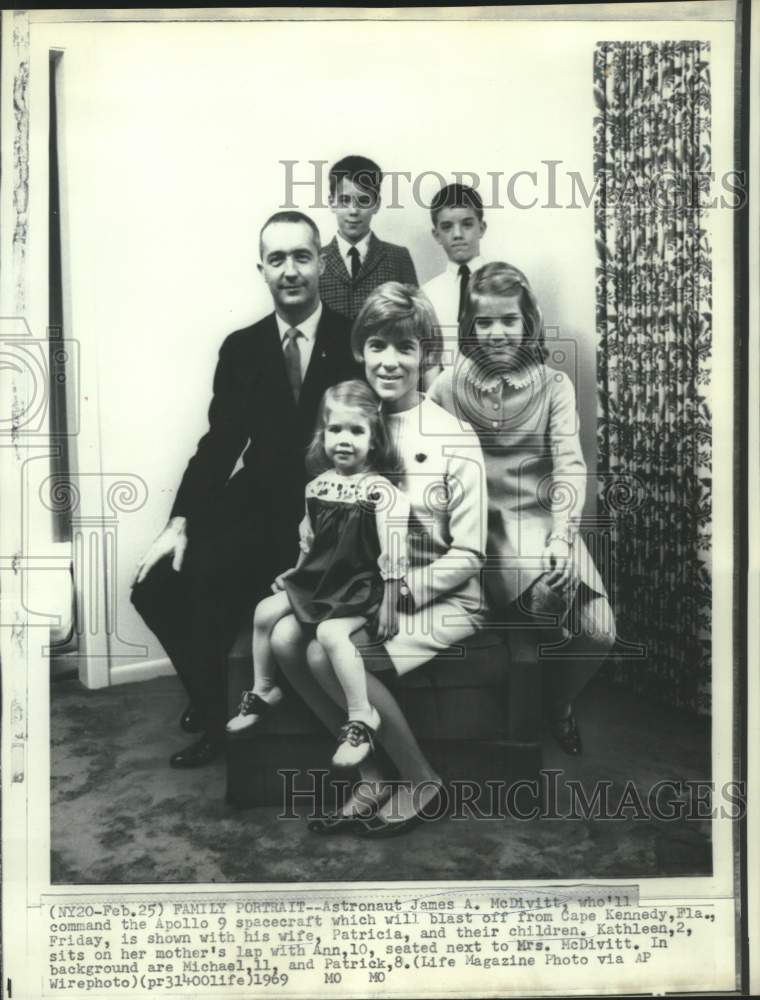 1969 Press Photo Astronaut James McDivitt and family in family portrait.