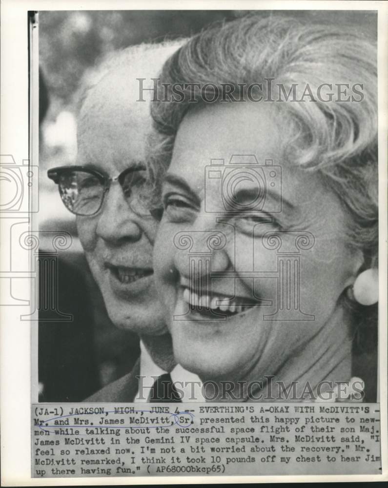 Load image into Gallery viewer, 1965 Press Photo Astronaut James McDivitt parents as news conference in Michigan
