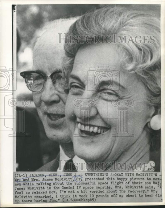1965 Press Photo Astronaut James McDivitt parents as news conference in Michigan