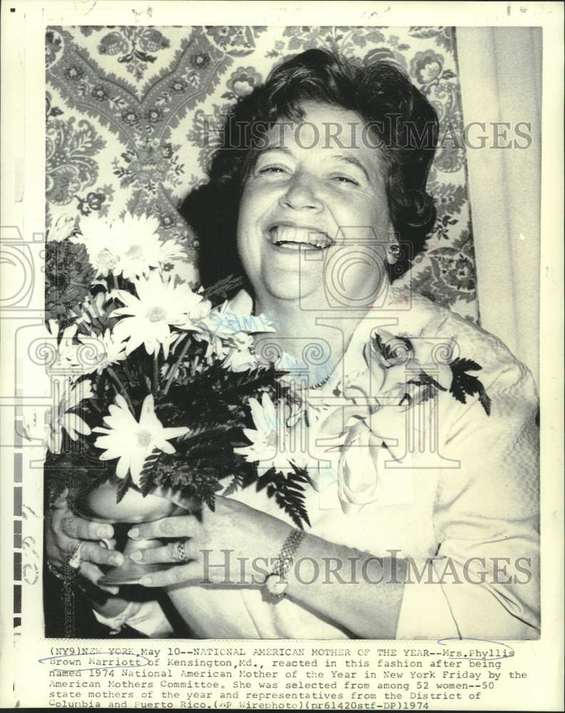 1974 Press Photo Phyllis Brown Marriott named Mother of the Year in New York