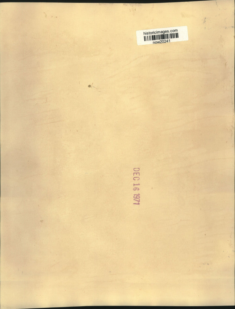 1971 Press Photo Soviet's Matskevich holds Weatherly Mark IV birthday gift