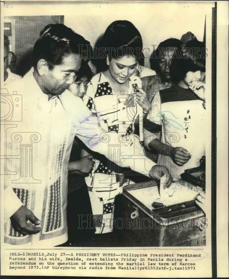 Load image into Gallery viewer, 1973 Press Photo Philippine President and Mrs. Marcos cast referendum votes
