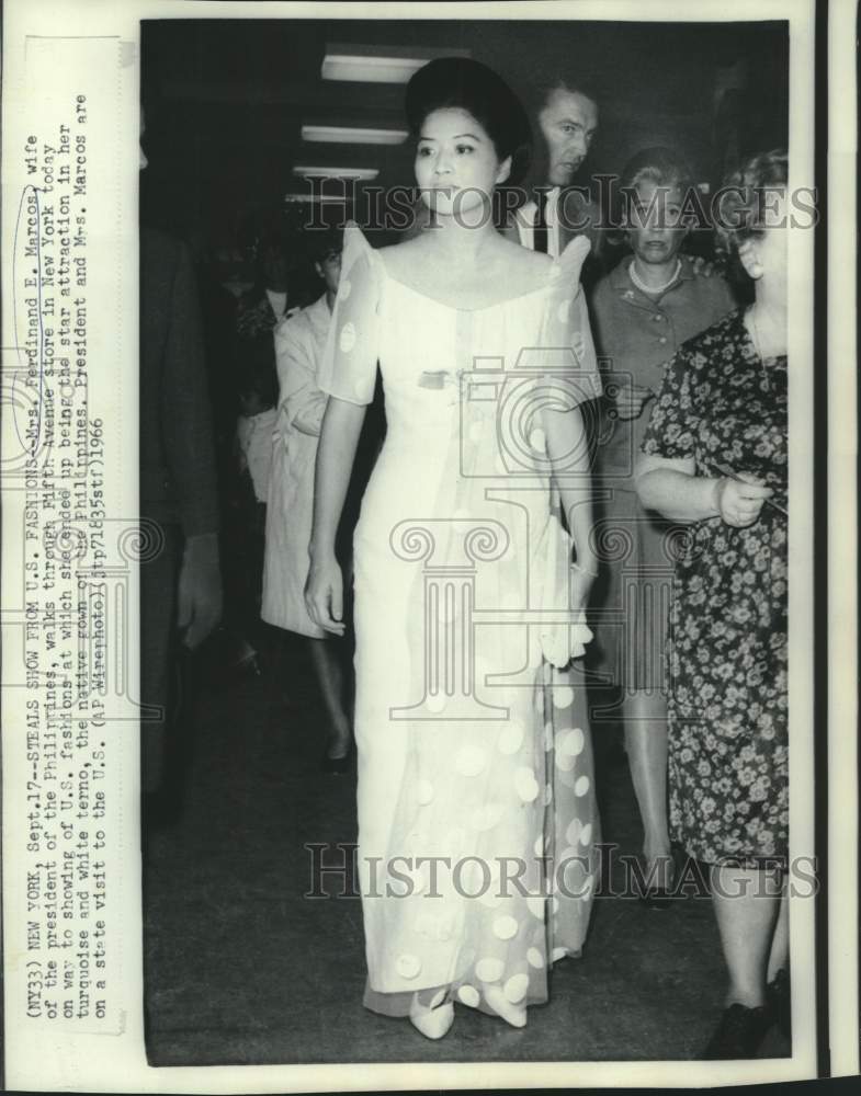 1965 Press Photo Mrs. Ferdinand Marcos at Fifth Avenue Store, New York, New York