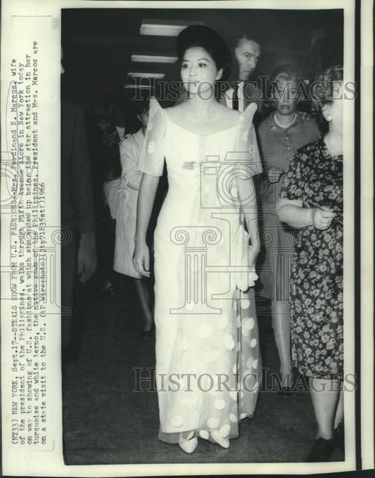 1965 Press Photo Mrs. Ferdinand Marcos at Fifth Avenue Store, New York, New York