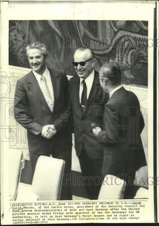 1973 Press Photo Russia's Jacob Malik with East and West Germany representatives