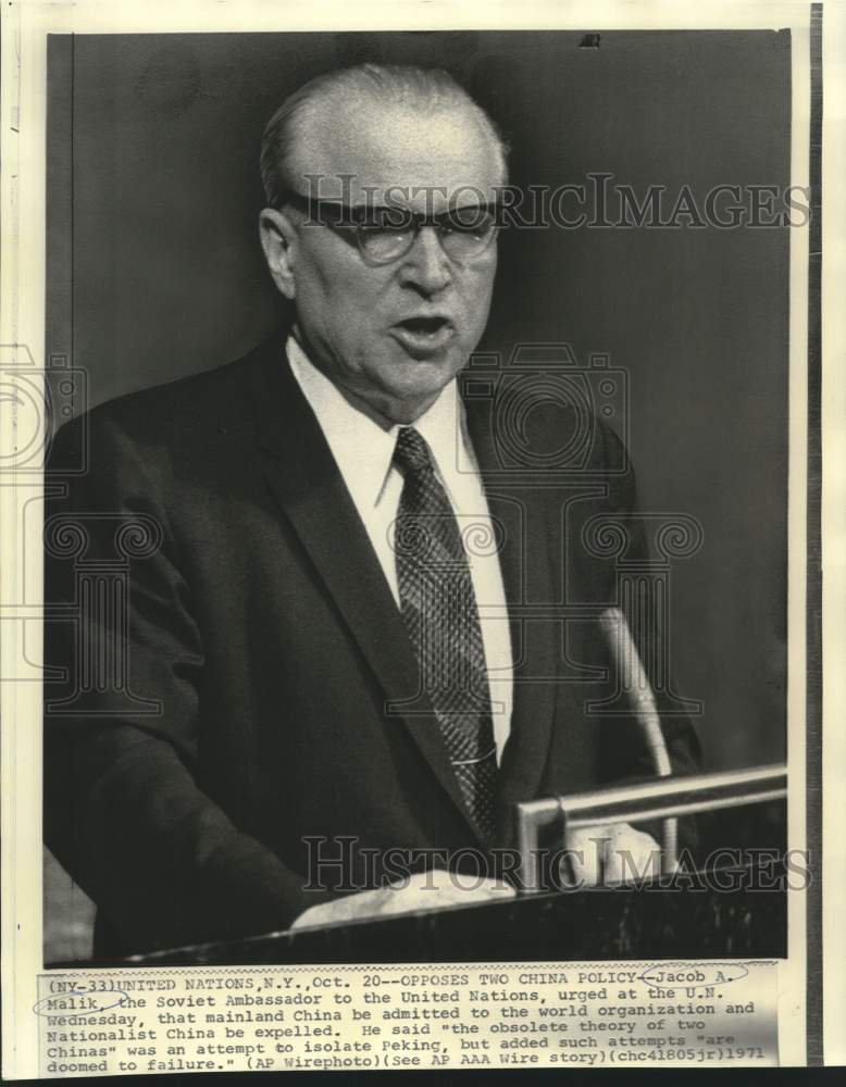 1971 Press Photo Jacob Malik talking of China at UN meeting, Lake Success, NY