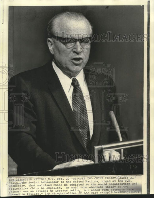 1971 Press Photo Jacob Malik talking of China at UN meeting, Lake Success, NY