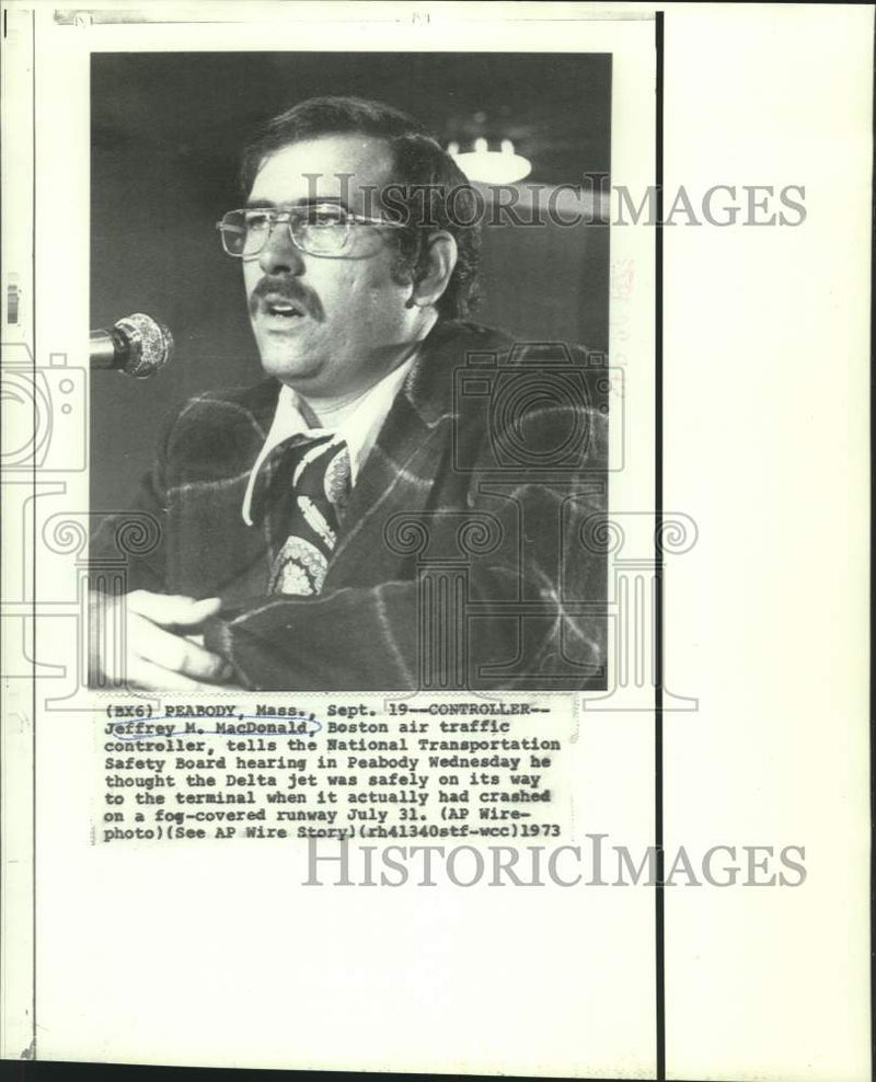 Load image into Gallery viewer, 1973 Press Photo Boston air traffic controller Jeffrey MacDonald at meeting
