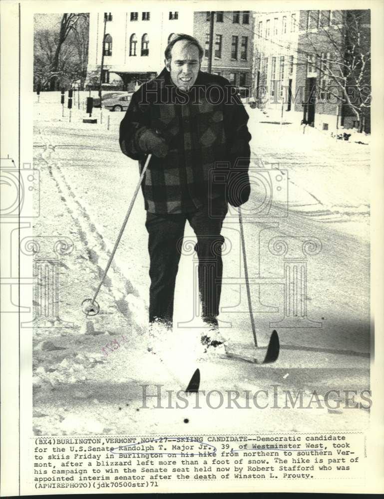 1971 Press Photo Senate candidate Randolph Major campaigns on skiis - now20441