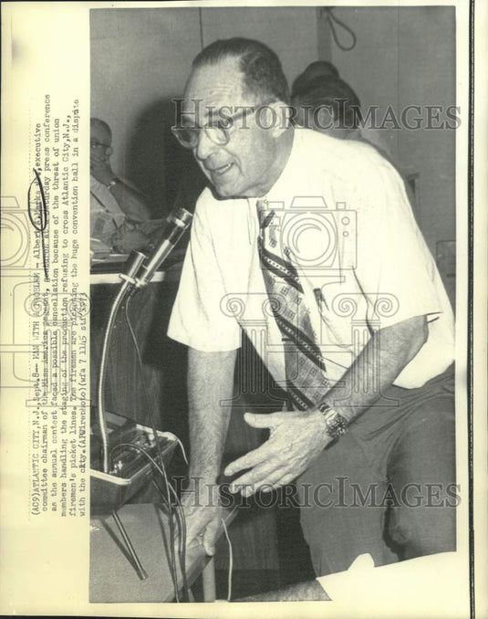 1973 Press Photo Miss America pageant chairman Marks at press conference