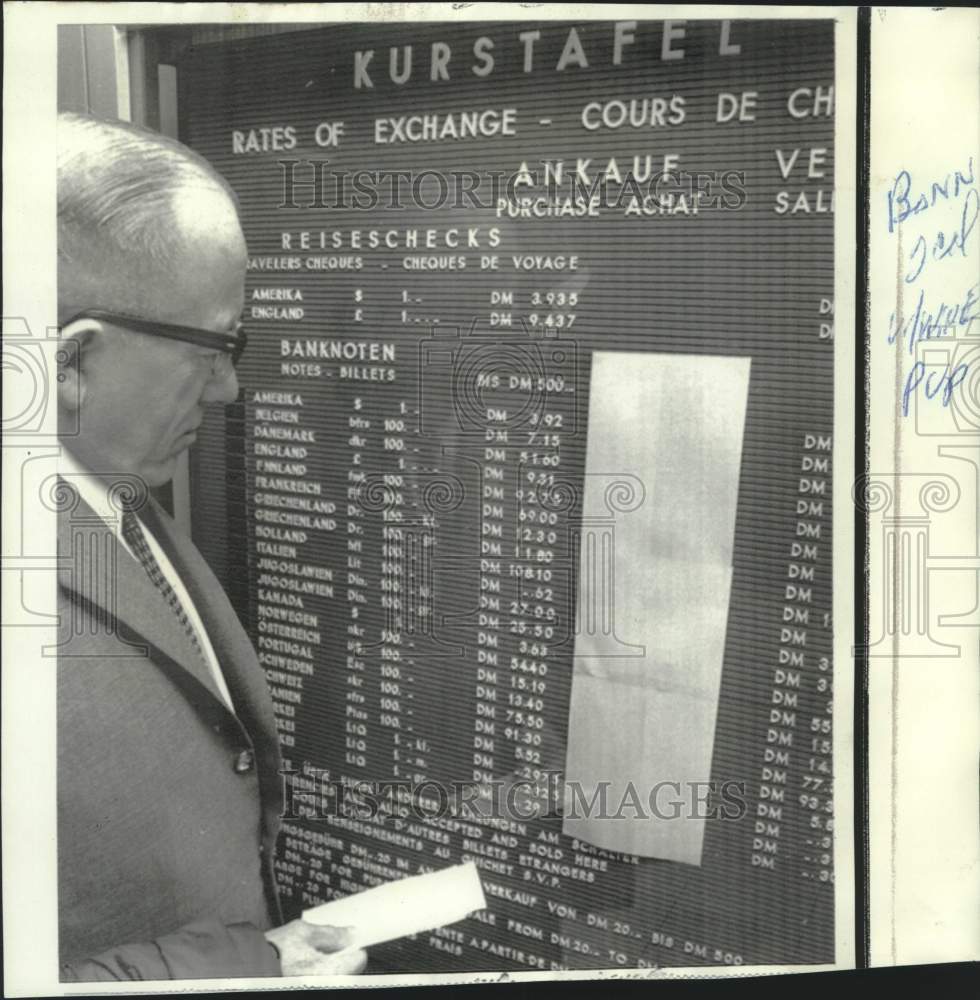 1969 Press Photo West Germany marks blanked off currency exchange in Frankfurt