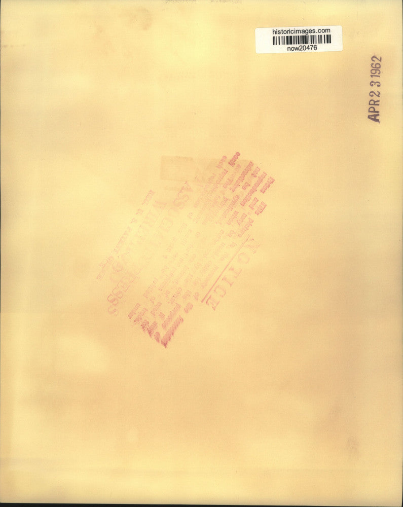 1962 Press Photo Captain and Diane McIntosh check mailbox for news of test pilot