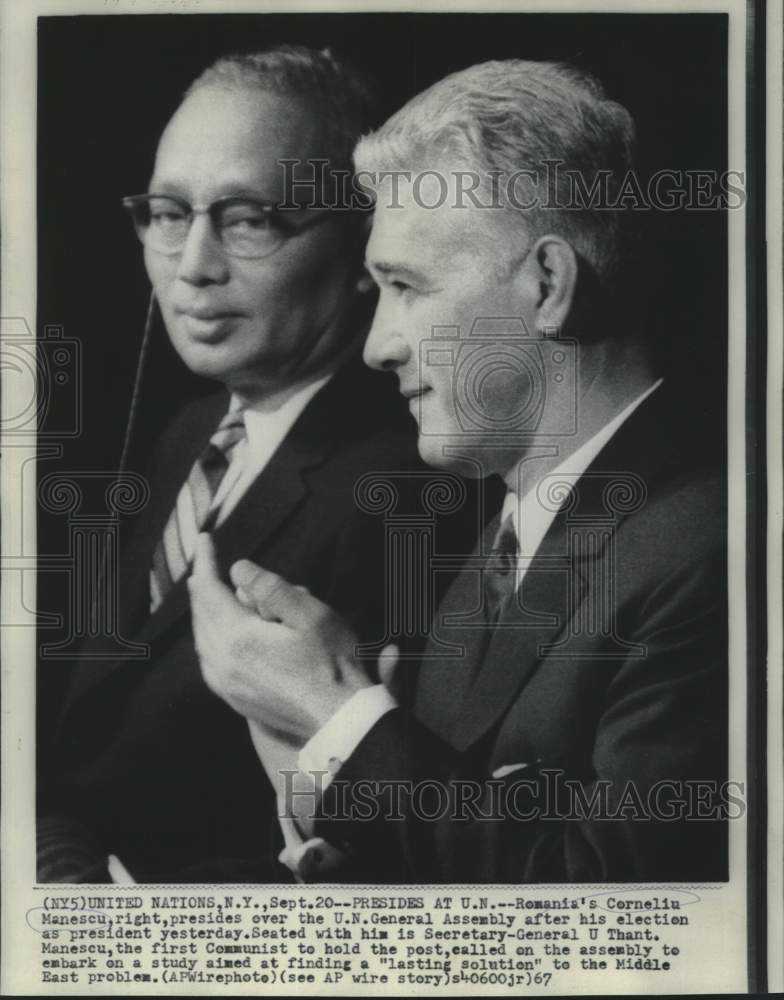 Load image into Gallery viewer, 1967 Press Photo United Nations' Manescu and U Thant at General Assembly
