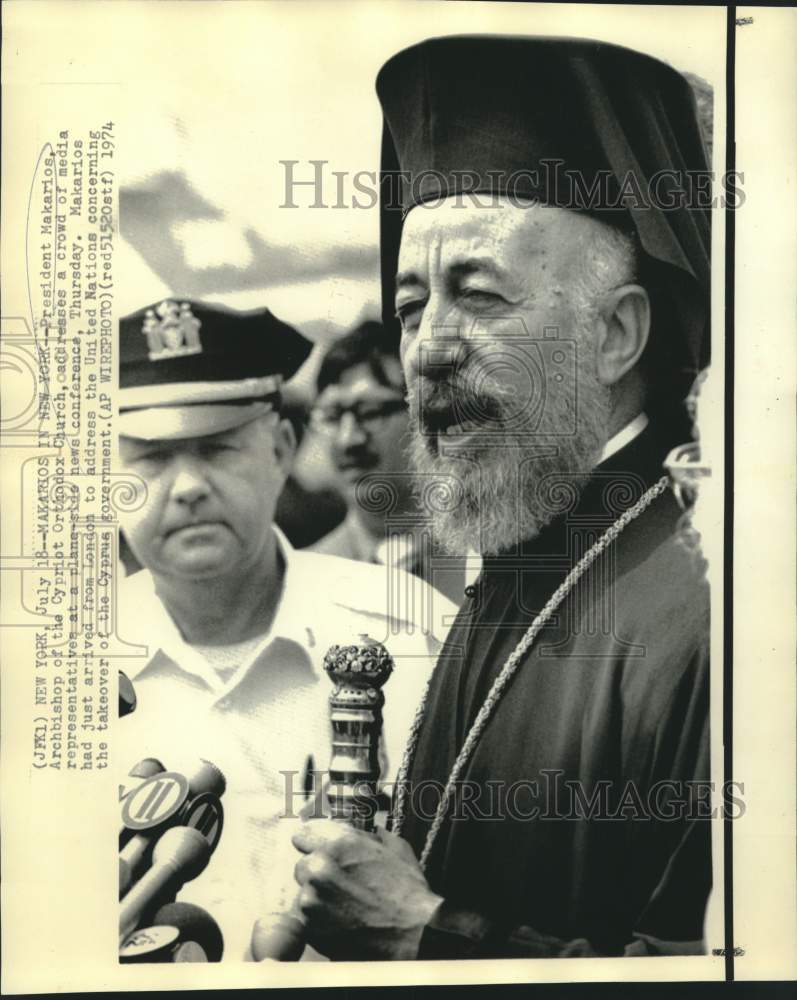 Load image into Gallery viewer, 1974 Press Photo Cyprus Archbishop Makarios at plane-side news conference
