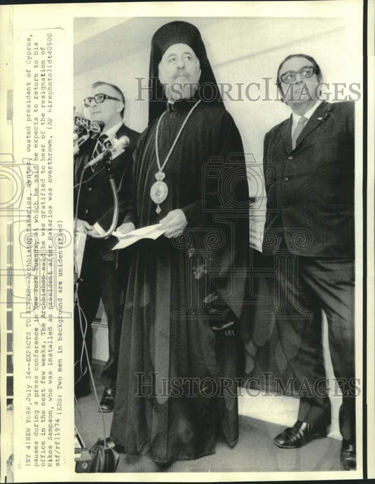 1974 Press Photo Archbishop Makarios pauses at press conference in New York