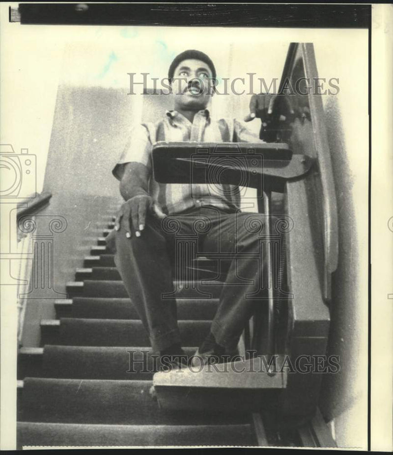 Load image into Gallery viewer, 1972 Press Photo Edward Maxwell demonstrates chair-lift in Governor's Mansion
