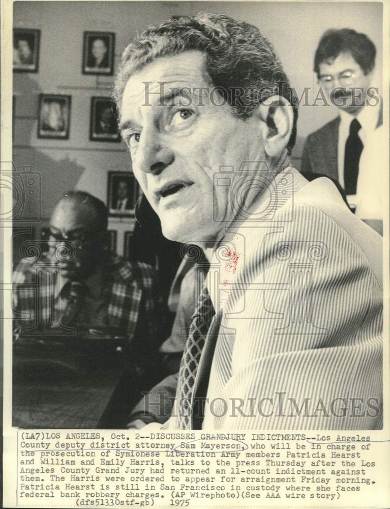1975 Press Photo Sam Mayerson discusses indictments of SLA members, California